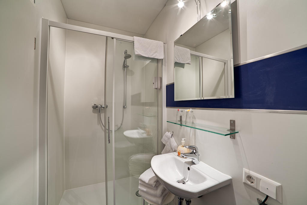 Pensionsieben Das Andere Hotel Lörrach Habitación foto